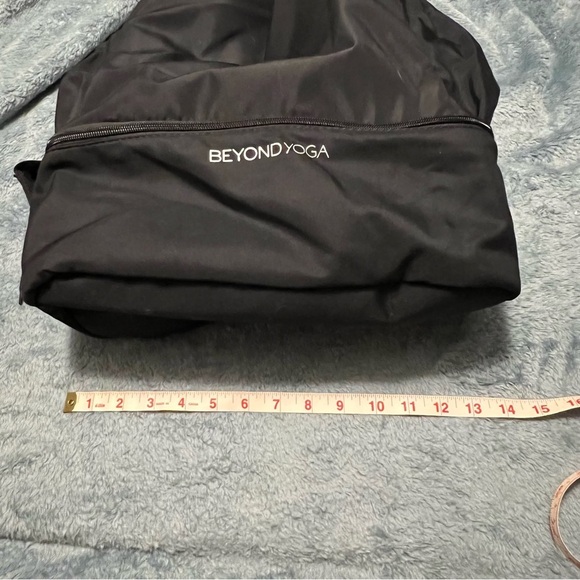 Beyond Yoga Black Minimalist Convertible Backpack – Gym to Work, OS - Picture 8 of 11